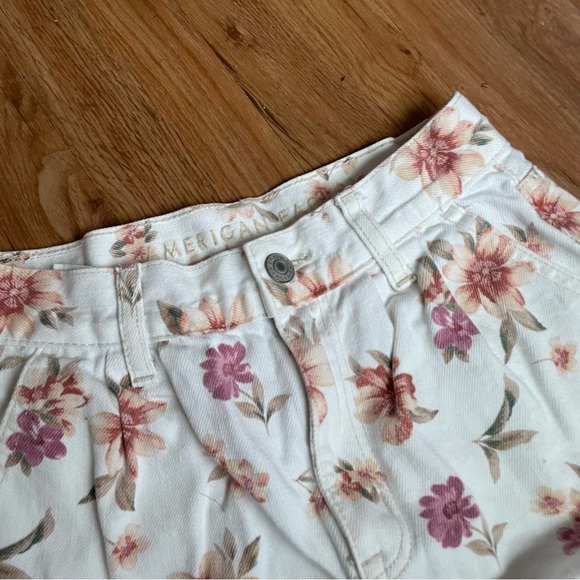 American Eagle Floral Shorts - Picture 5 of 6